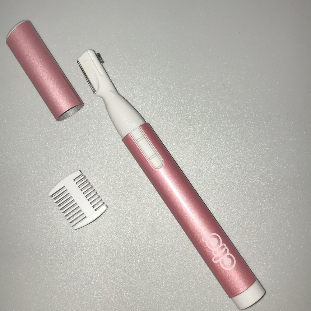 Clio eyebrow trimmer